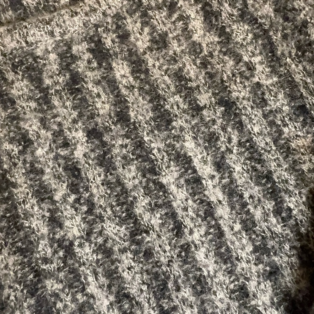 Gray Ribbed Knit Top - Picture 7 of 8